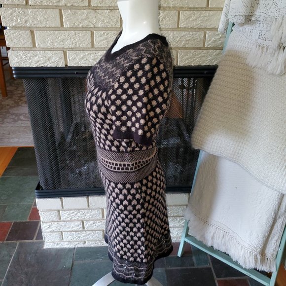 Romeo + Juliet Couture Black/Tan Printed Knit Sweater Dress XS/S - Picture 5 of 8